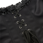 lacets avec œiller d'un corset noir médiévale