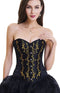 une femme avec un corset en dentelle noir
