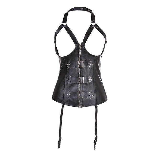 un corset avec des port-jarretelles en simili cuir 