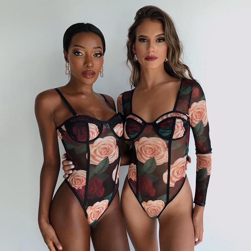 deux femmes avec un bustier body