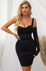 une robe noire munis d'un corset