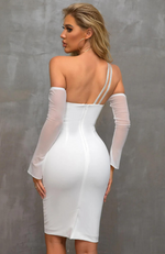 une robe bustier blanche vu de dos