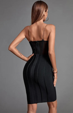 une robe noire bustier corset vu de dos