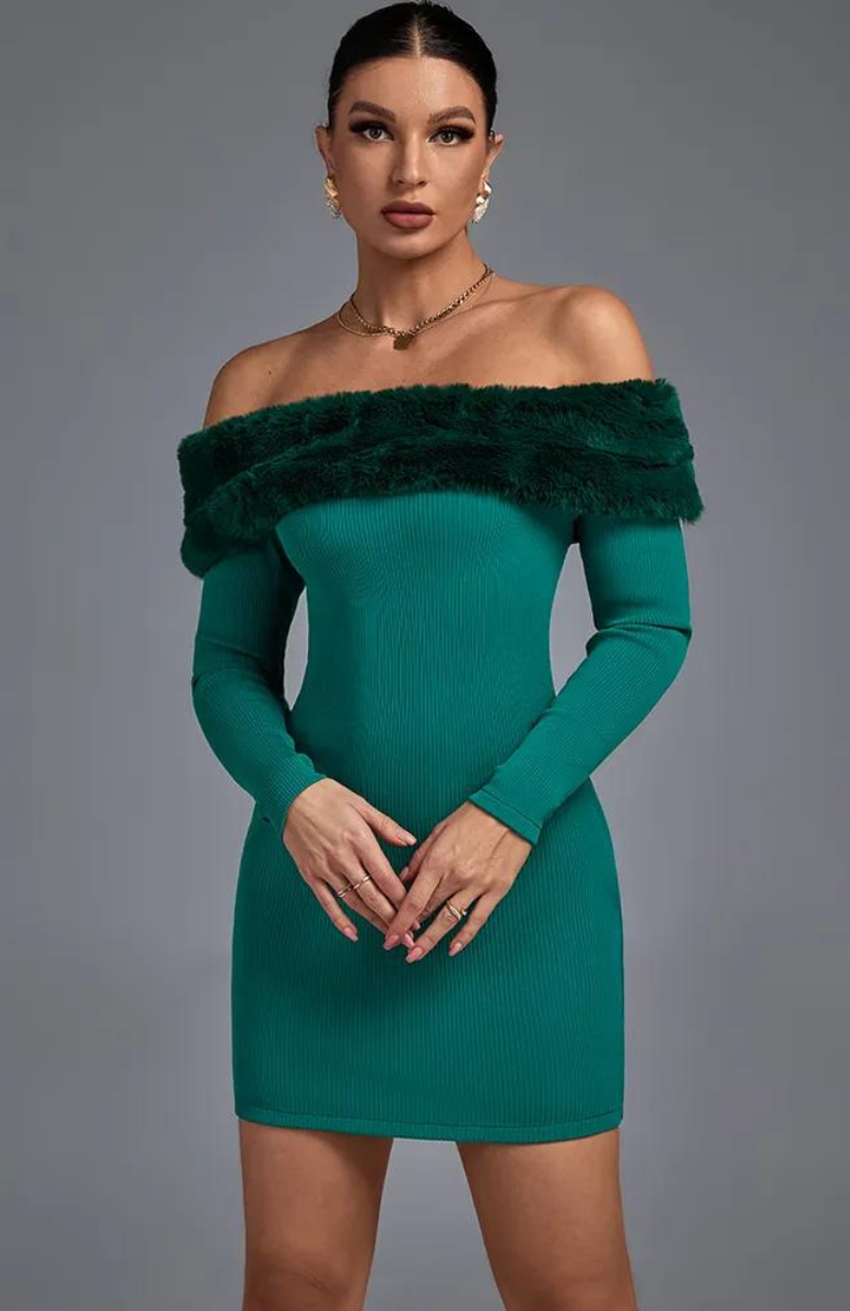 une robe corset bustier verte avec une coupe courte