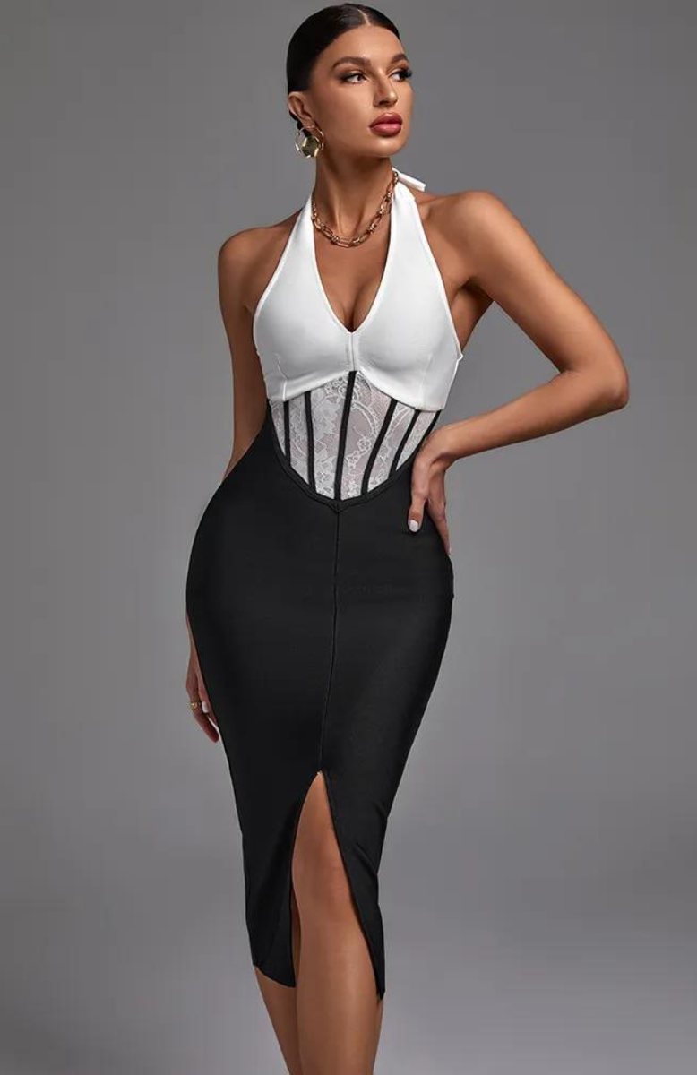 une robe corset noire et blanche avec dentelle